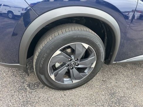 Used 2025 Nissan Rogue SV image 10