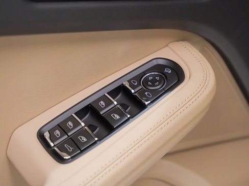 Certified 2026 Porsche Macan AWD/4WD image 24