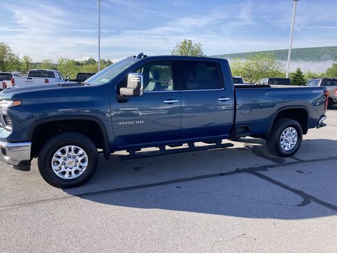 Used 2024 Chevrolet Silverado 3500 LTZ AWD/4WD image 4
