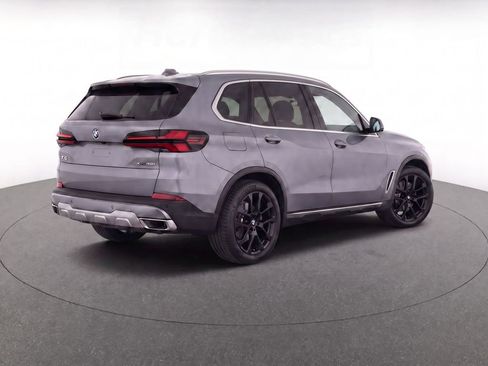 Used 2024 BMW X5 xDrive40i w/ Premium Package AWD/4WD image 4