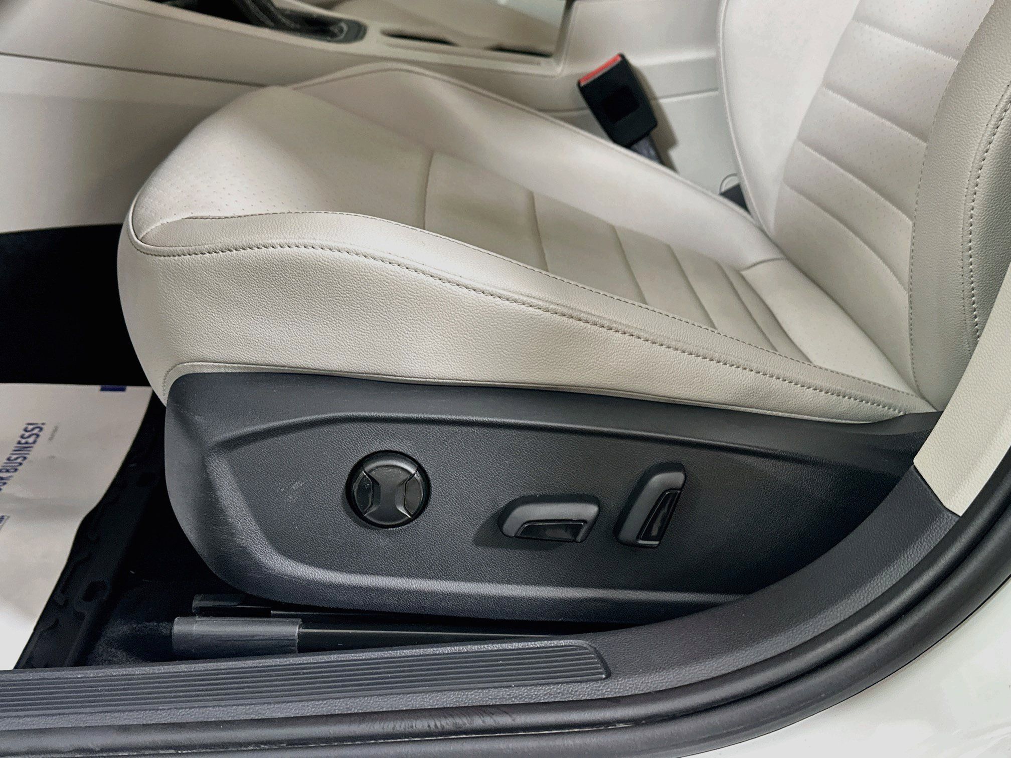 Used 2023 Volkswagen Jetta SE w/ Panoramic Sunroof Package FWD image 18