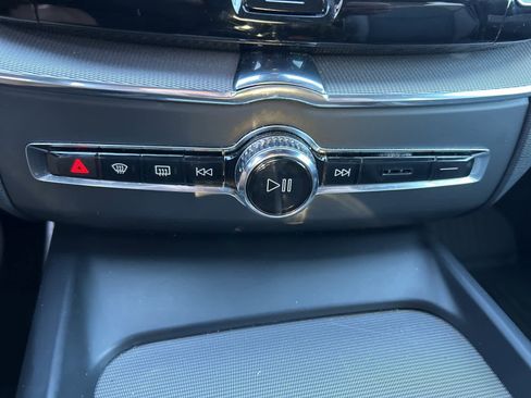 Used 2022 Volvo XC60 T8 R-Design w/ Advanced Package image 45