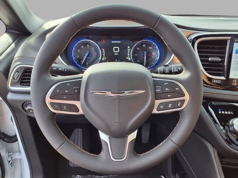 New 2026 Chrysler Pacifica Pinnacle image 11