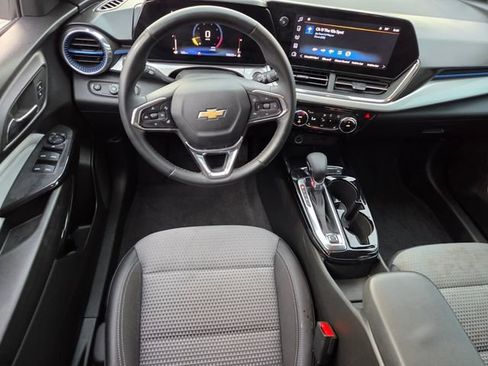 Used 2025 Chevrolet Trax LT w/ Driver Confidence Package FWD image 12