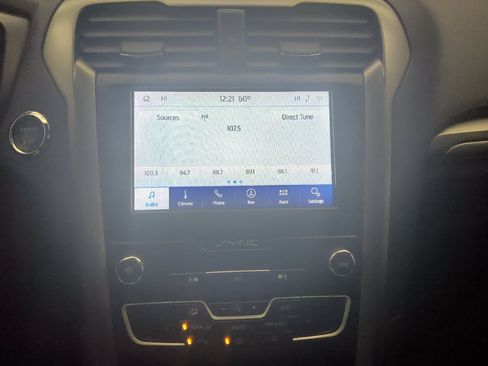 Used 2020 Ford Fusion SE AWD/4WD image 25