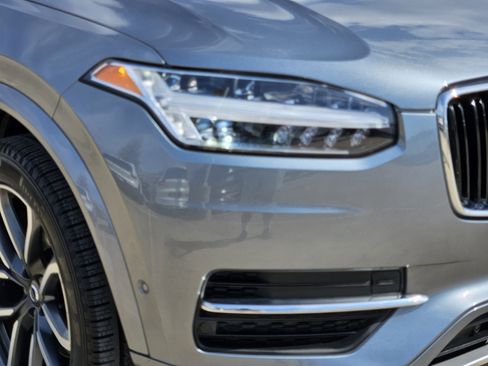 Used 2018 Volvo XC90 T6 Momentum w/ Convenience Package image 11