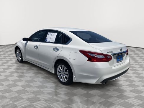 Used 2016 Nissan Altima 2.5 S w/ Power Driver Seat Package FWD image 6