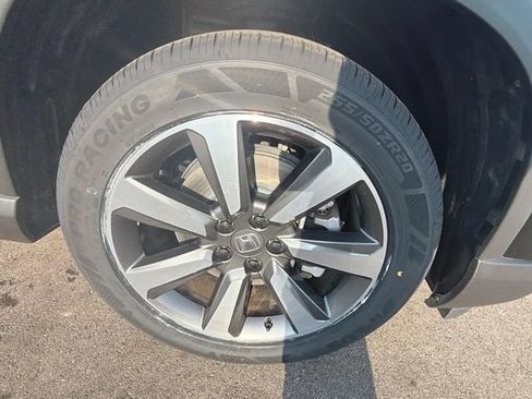 Used 2023 Honda Pilot Touring image 4