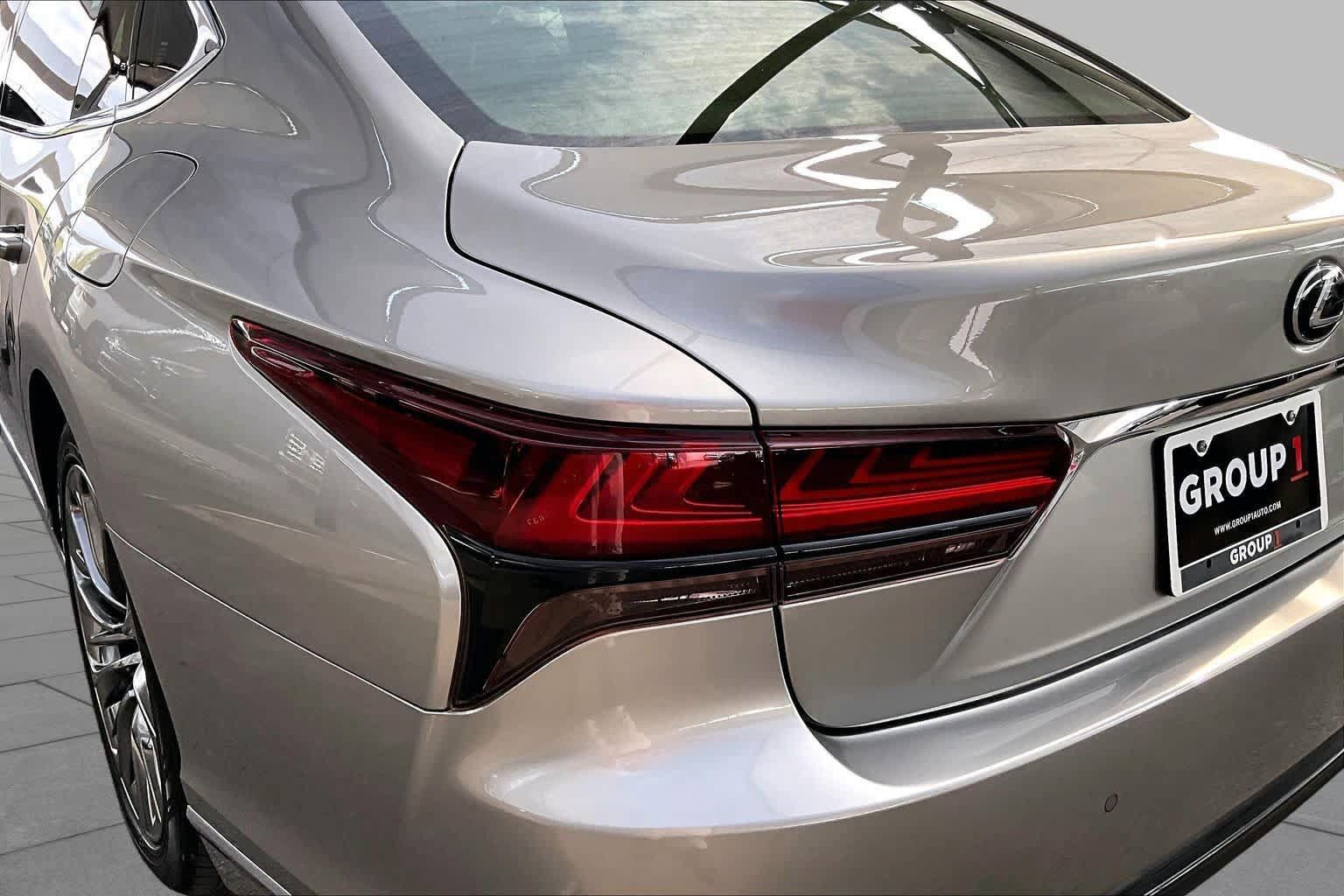 Used 2023 Lexus LS 500 w/ Accessory Package (Z2) RWD image 29