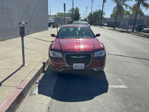Used 2017 Chrysler 300 Limited w/ Value Package RWD image 2