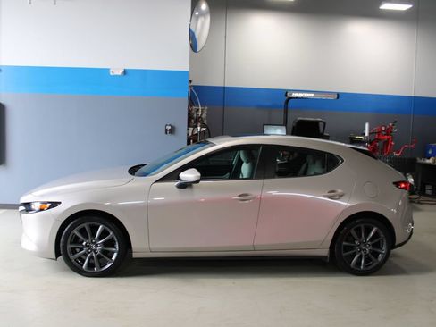 Used 2023 MAZDA MAZDA3 s FWD image 10