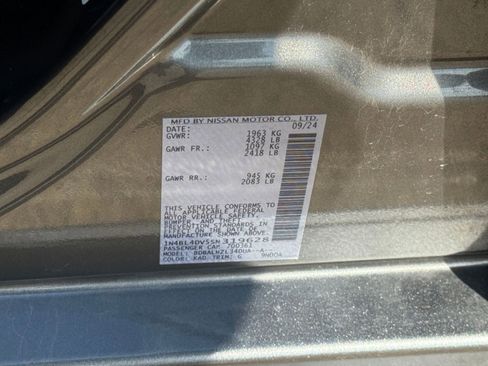 Used 2025 Nissan Altima 2.5 SV image 29