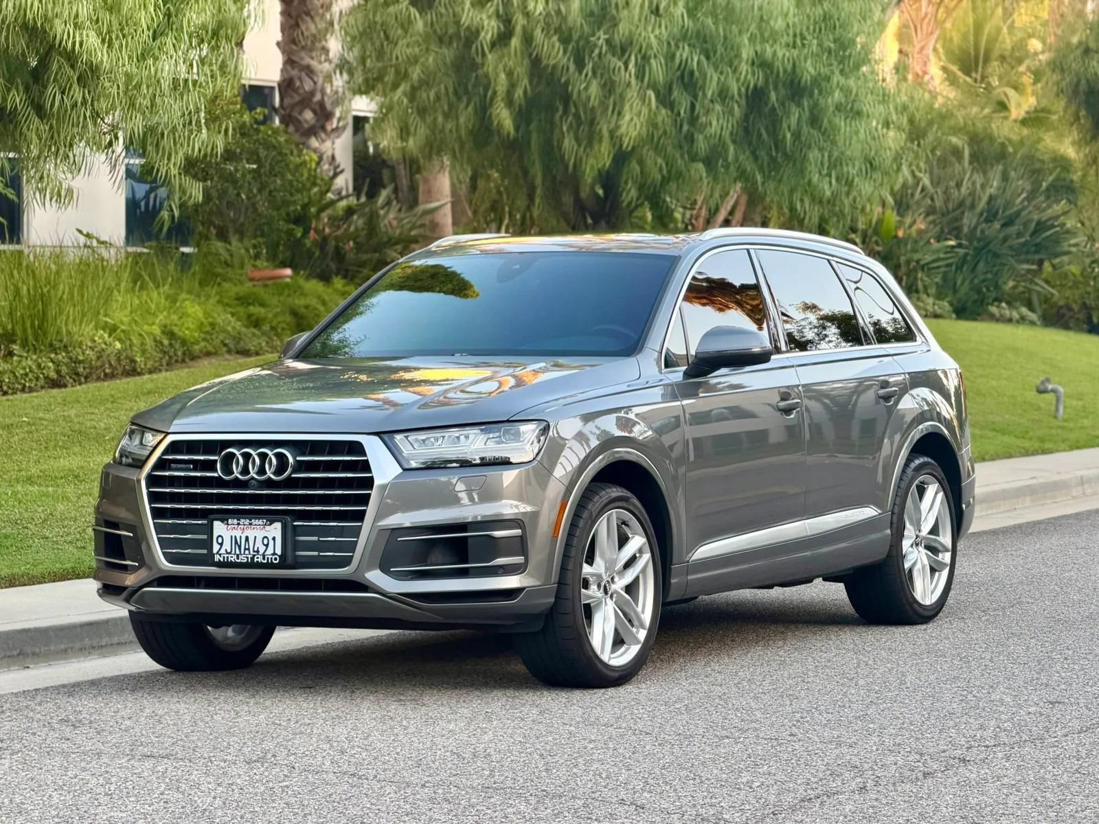 Used 2017 Audi Q7 3.0T Prestige w/ Prestige Package AWD/4WD image 1