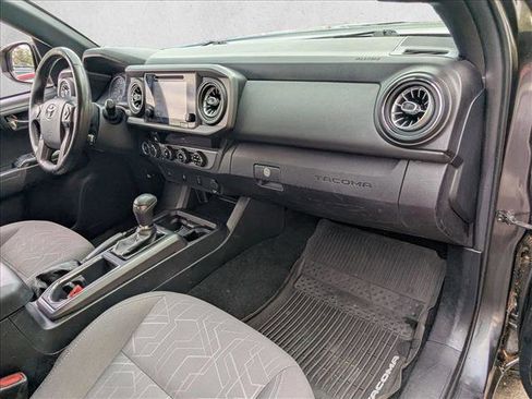 Used 2017 Toyota Tacoma TRD Off-Road image 20