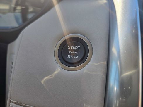 Used 2025 Land Rover Discovery S AWD/4WD image 32