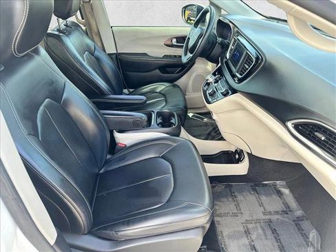 Used 2021 Chrysler Voyager Lxi image 20