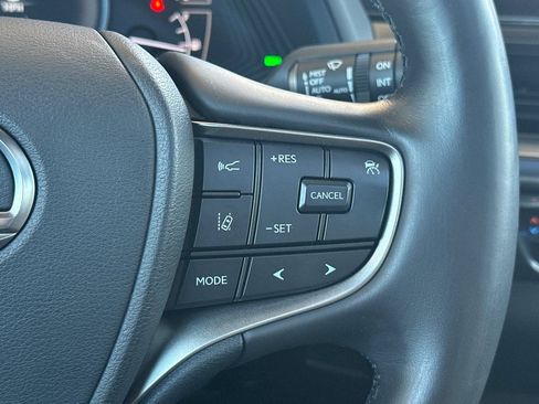 Used 2024 Lexus UX 250h F Sport image 32