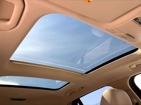 Used 2019 Mercedes-Benz GLC 300 4MATIC image 14