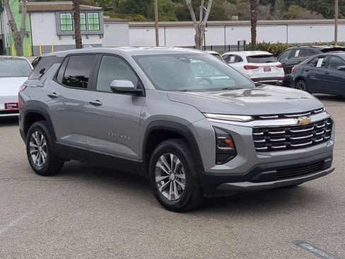 Used 2025 Chevrolet Equinox LT image 3