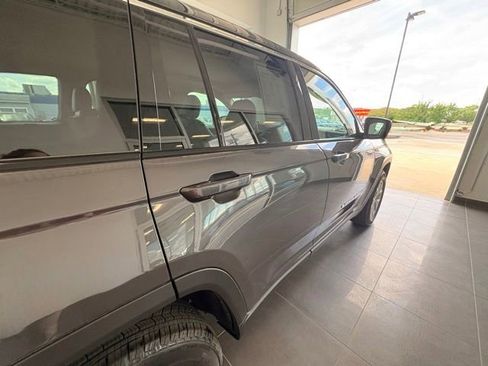 Used 2023 Jeep Grand Cherokee Limited RWD image 11