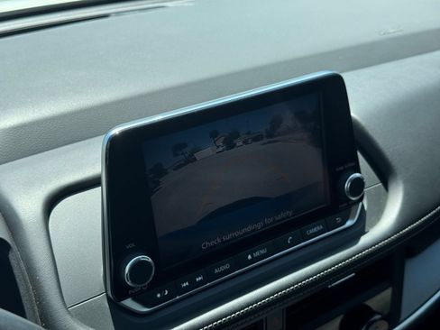 Used 2025 Nissan Rogue SV FWD image 21