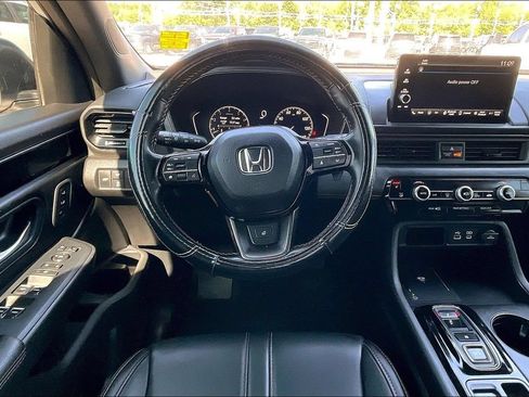 Used 2025 Honda Pilot TrailSport image 6