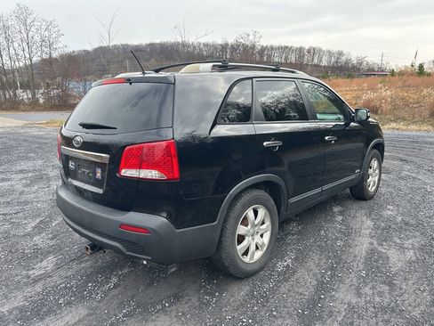 Used 2013 Kia Sorento LX image 2