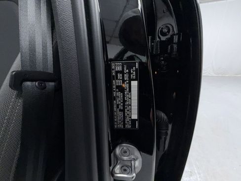 Used 2023 Volvo XC40 Recharge Core image 25