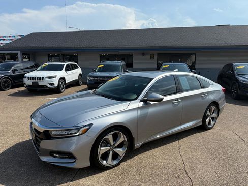 Used 2020 Honda Accord Touring image 3