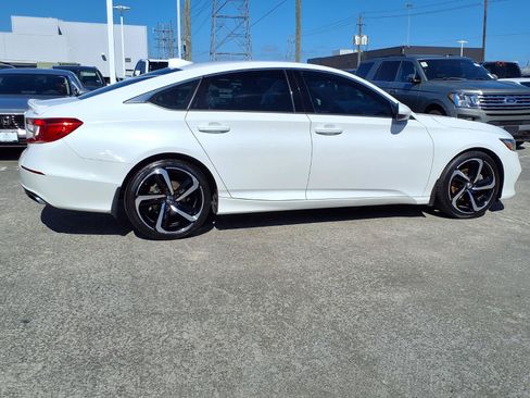 Used 2018 Honda Accord Sport image 25