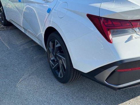 New 2026 Hyundai Elantra Limited FWD image 20