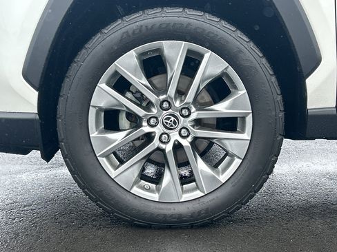 Used 2019 Toyota RAV4 Limited w/ Cold Weather Package AWD/4WD image 12