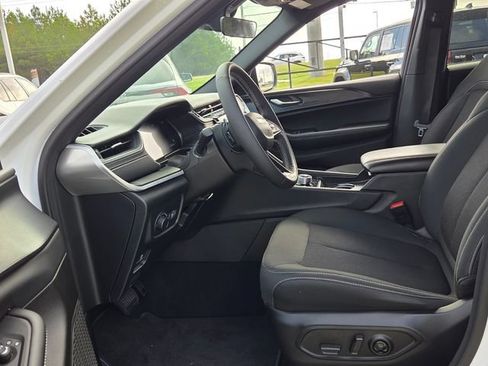 Used 2025 Jeep Grand Cherokee Laredo w/ MOPAR Finishing Package RWD image 5