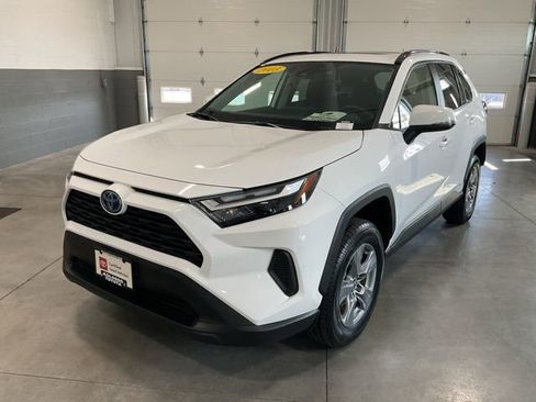 Used 2023 Toyota RAV4 XLE AWD/4WD image 3