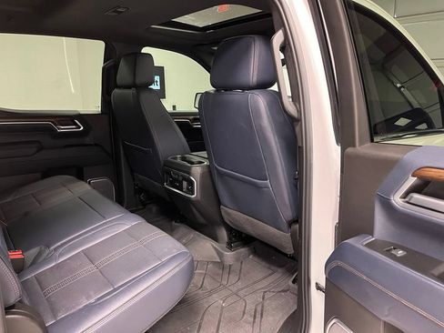 Used 2022 Chevrolet Silverado 1500 High Country w/ High Country Premium Package AWD/4WD image 52