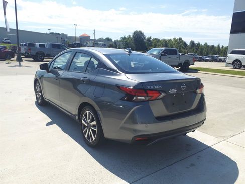 Used 2023 Nissan Versa SV FWD image 3