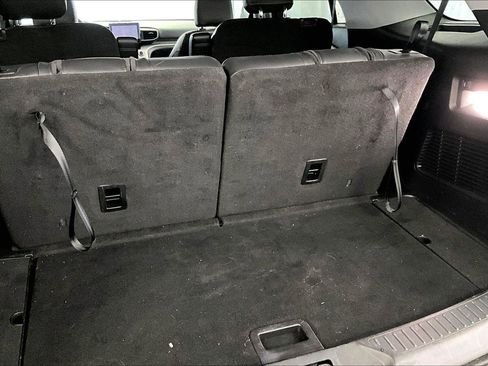 Used 2022 Ford Explorer XLT w/ Equipment Group 202A image 35