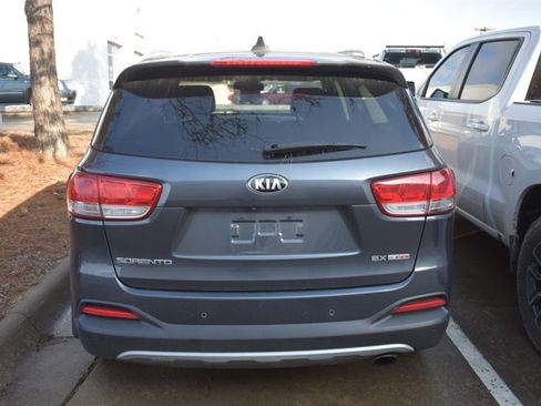 Used 2017 Kia Sorento EX w/ EX Premium Package image 5
