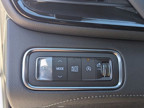 Certified 2025 Buick Enclave Preferred image 31