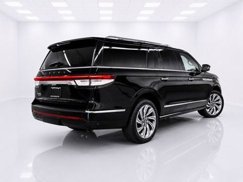 Used 2022 Lincoln Navigator L Reserve AWD/4WD image 5