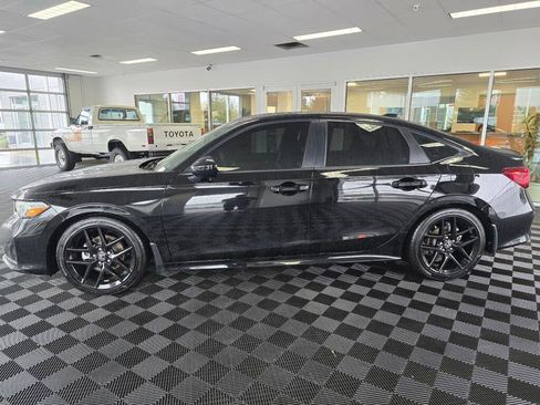 Used 2025 Honda Civic Sport image 6