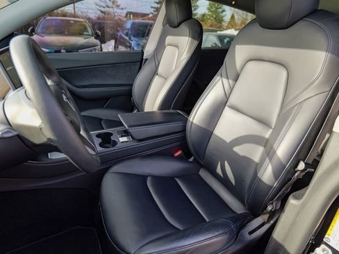 Used 2022 Tesla Model Y Long Range image 18