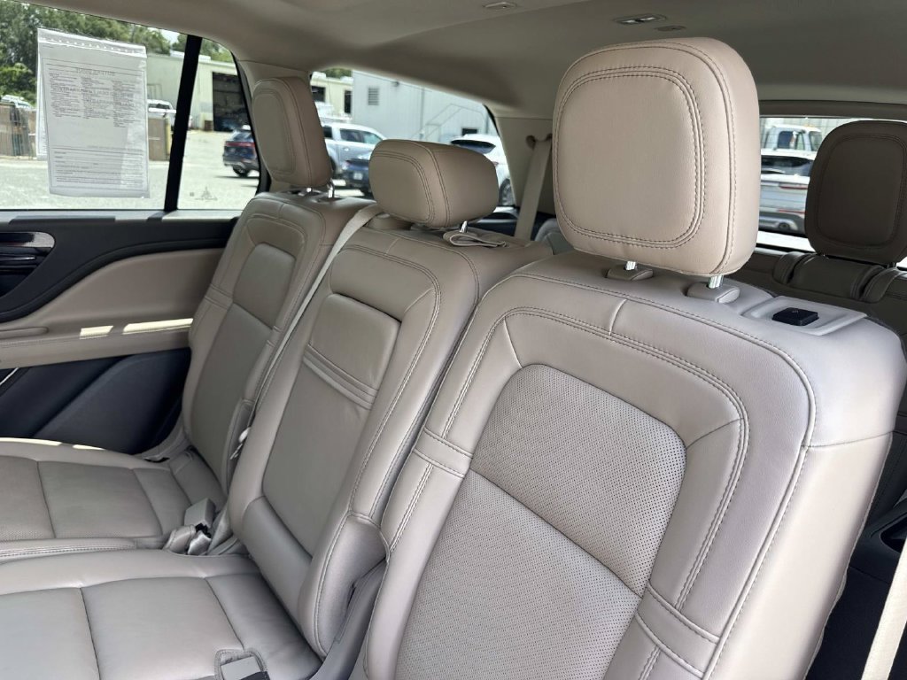 Certified 2021 Lincoln Aviator Reserve w/ Elements Package Plus RWD image 14