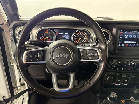 Used 2019 Jeep Wrangler Unlimited Sahara AWD/4WD image 13