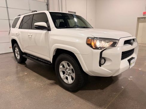Used 2019 Toyota 4Runner SR5 Premium RWD image 3