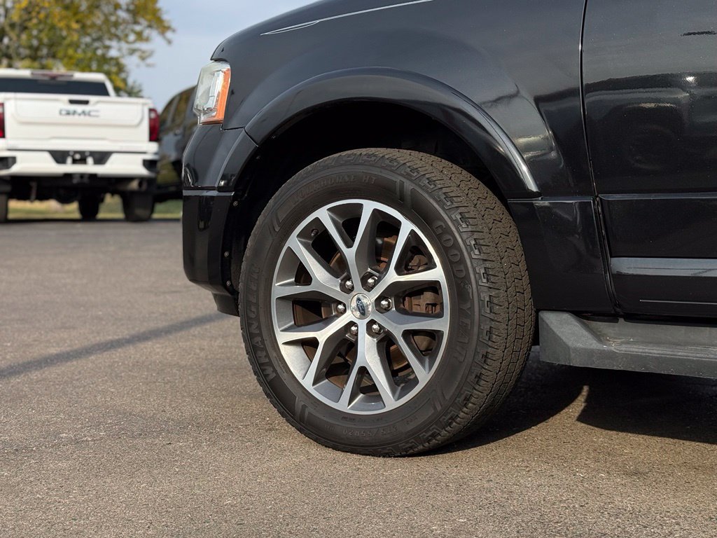 Used 2015 Ford Expedition XLT w/ Equipment Group 201A AWD/4WD image 43