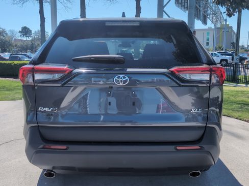 Used 2023 Toyota RAV4 XLE Premium image 9