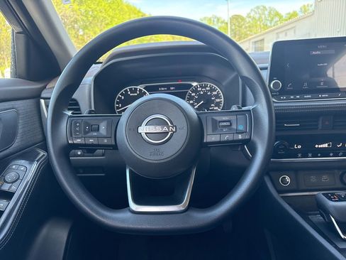 Used 2023 Nissan Rogue SV FWD image 13