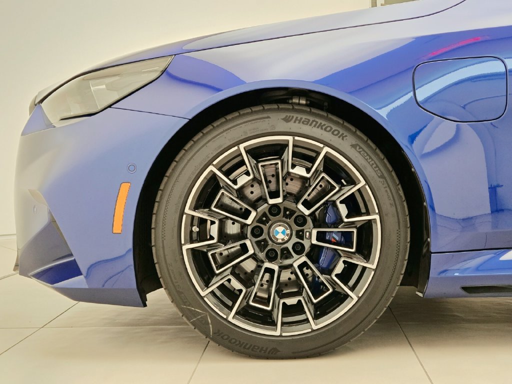 Used 2025 BMW M5 w/ Carbon Package AWD/4WD image 13