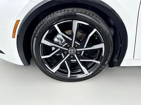 Certified 2025 Toyota Prius XSE image 12